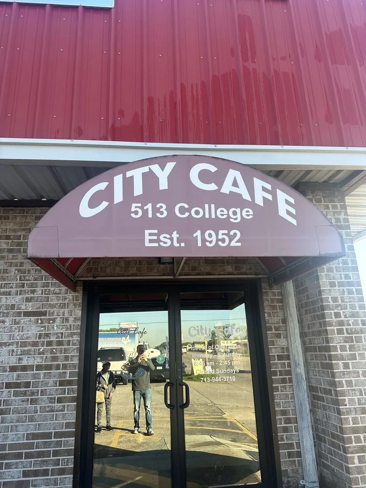 The entry door of City Cafe at 513 College Ave in South Houston, Texas